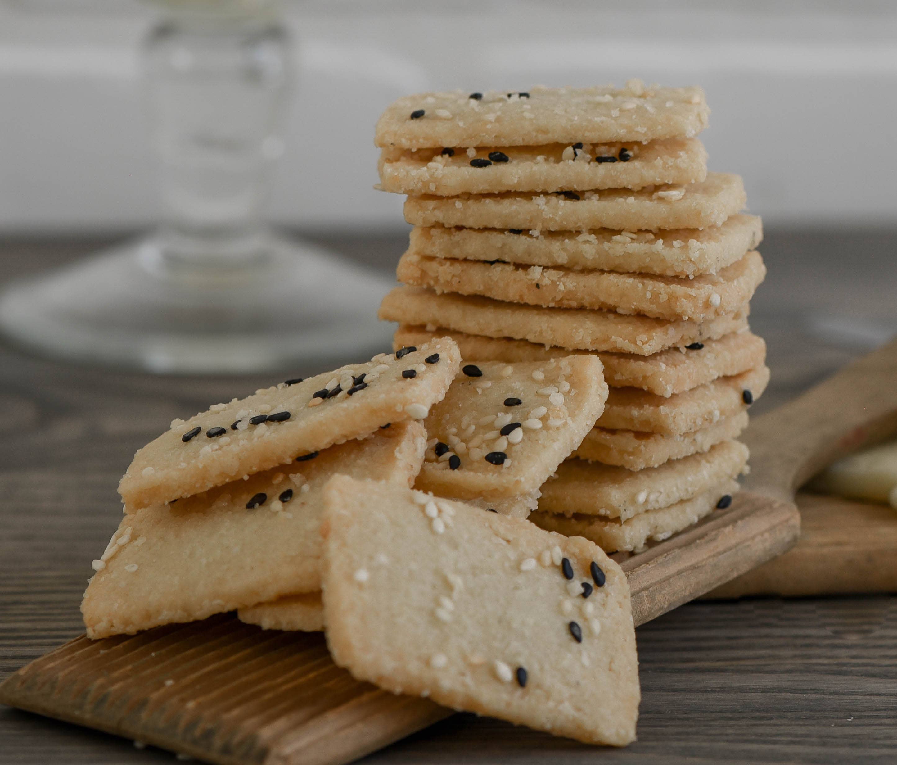 Black & White Sesame Savory Biscuit-6oz
