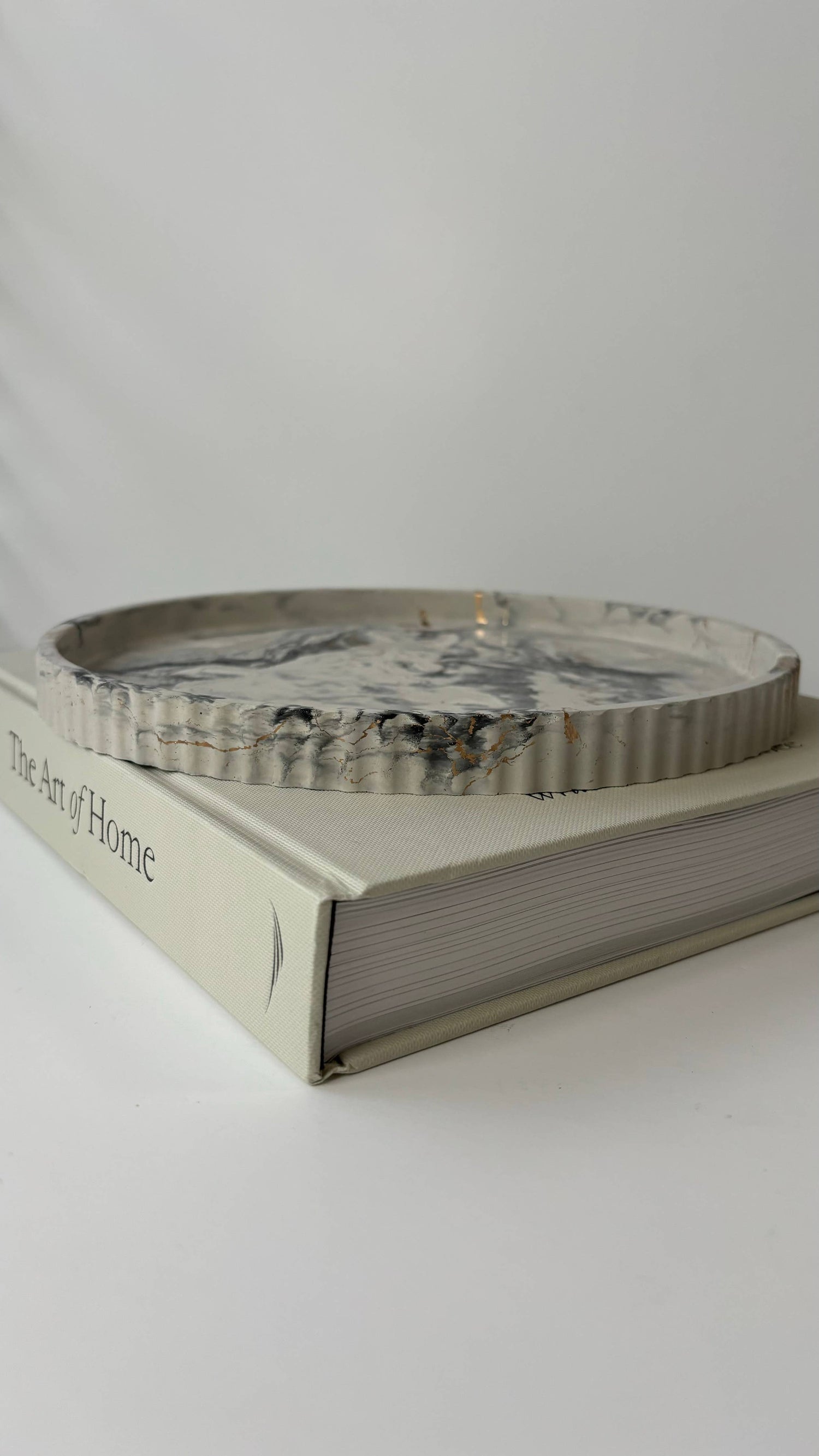 Joma - Concrete Fluted Tray | Round Concrete Tray