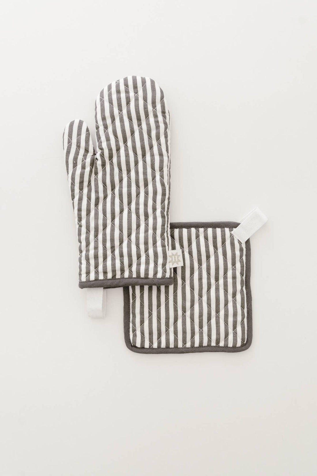 Keepsake Quilted Linen Oven Mitt + Potholder Set Pewter