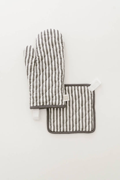 Keepsake Quilted Linen Oven Mitt + Potholder Set Pewter